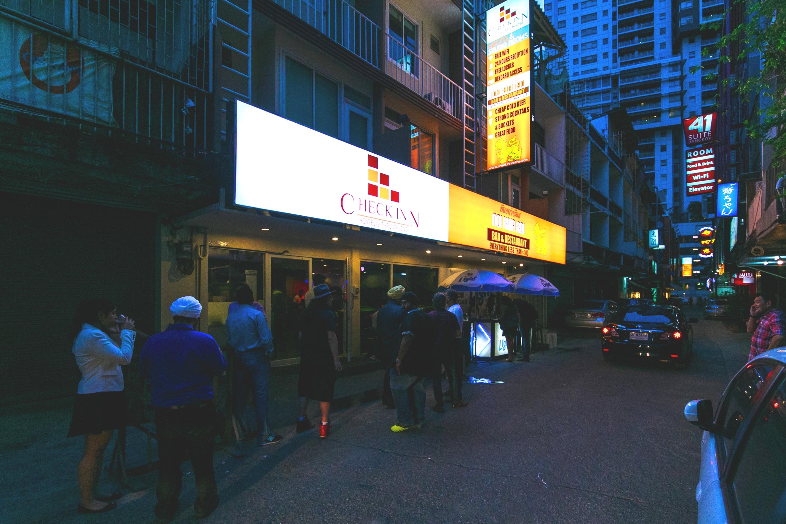 Hotel Arawana Express Phromphong Bangkok Exterior foto