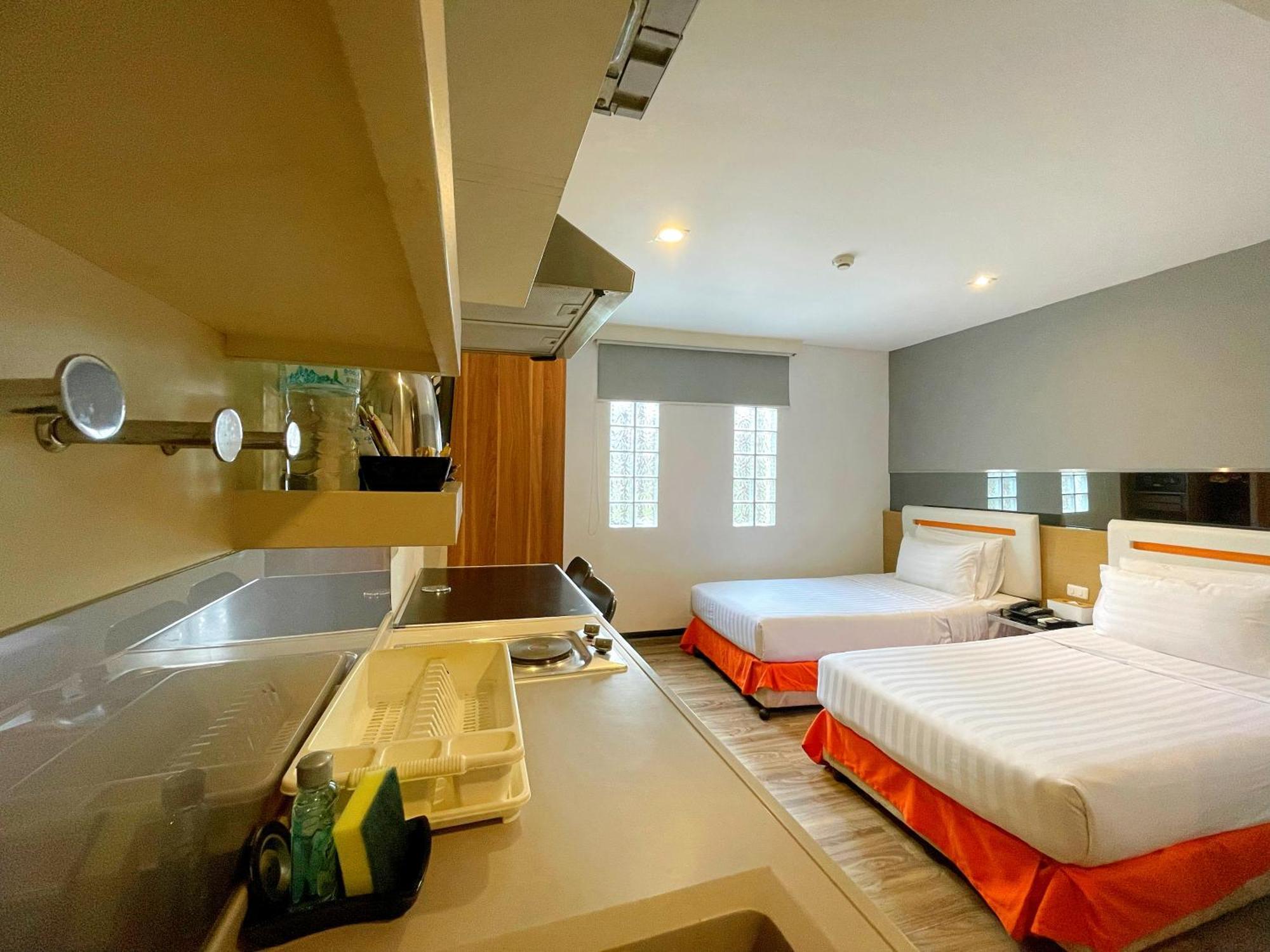 Hotel Arawana Express Phromphong Bangkok Exterior foto