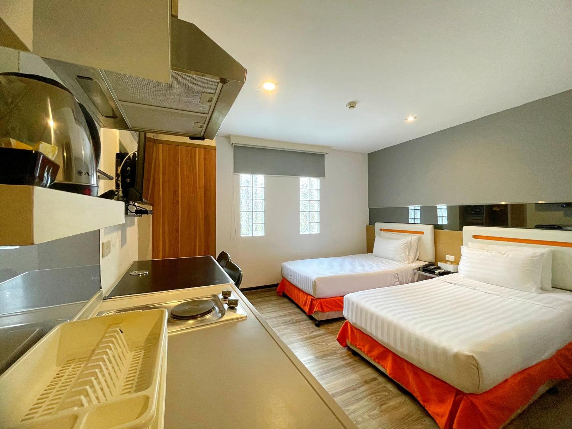Hotel Arawana Express Phromphong Bangkok Exterior foto