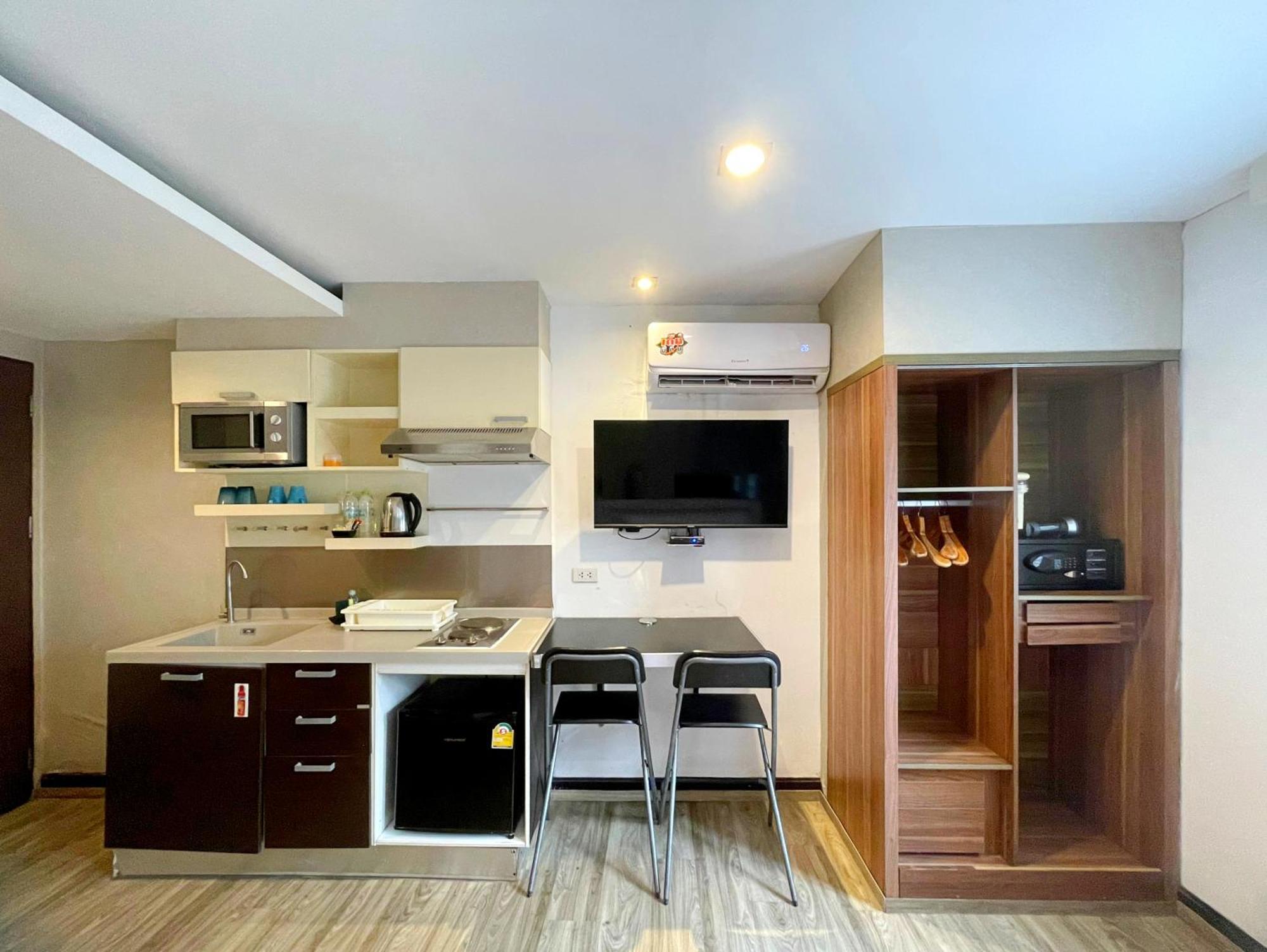 Hotel Arawana Express Phromphong Bangkok Exterior foto