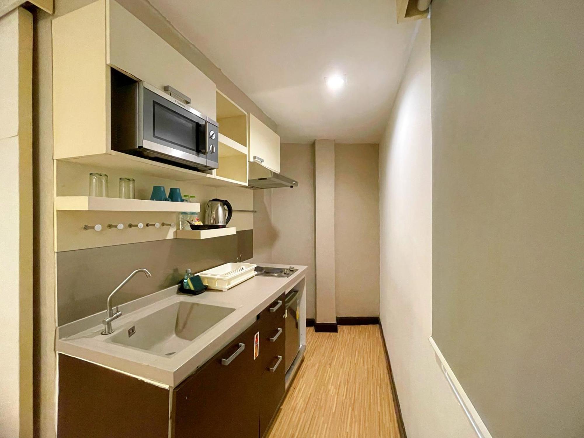 Hotel Arawana Express Phromphong Bangkok Exterior foto