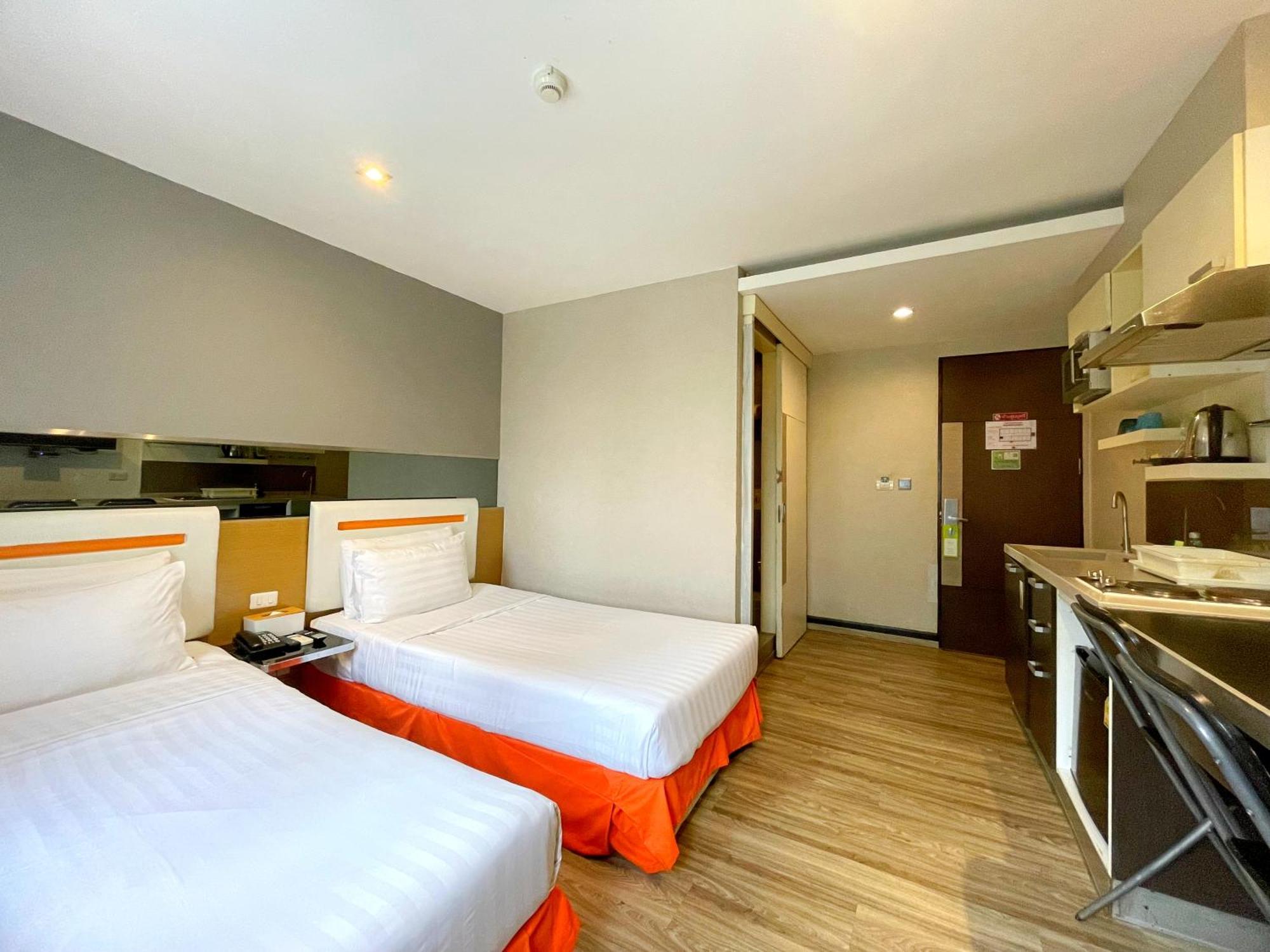 Hotel Arawana Express Phromphong Bangkok Exterior foto