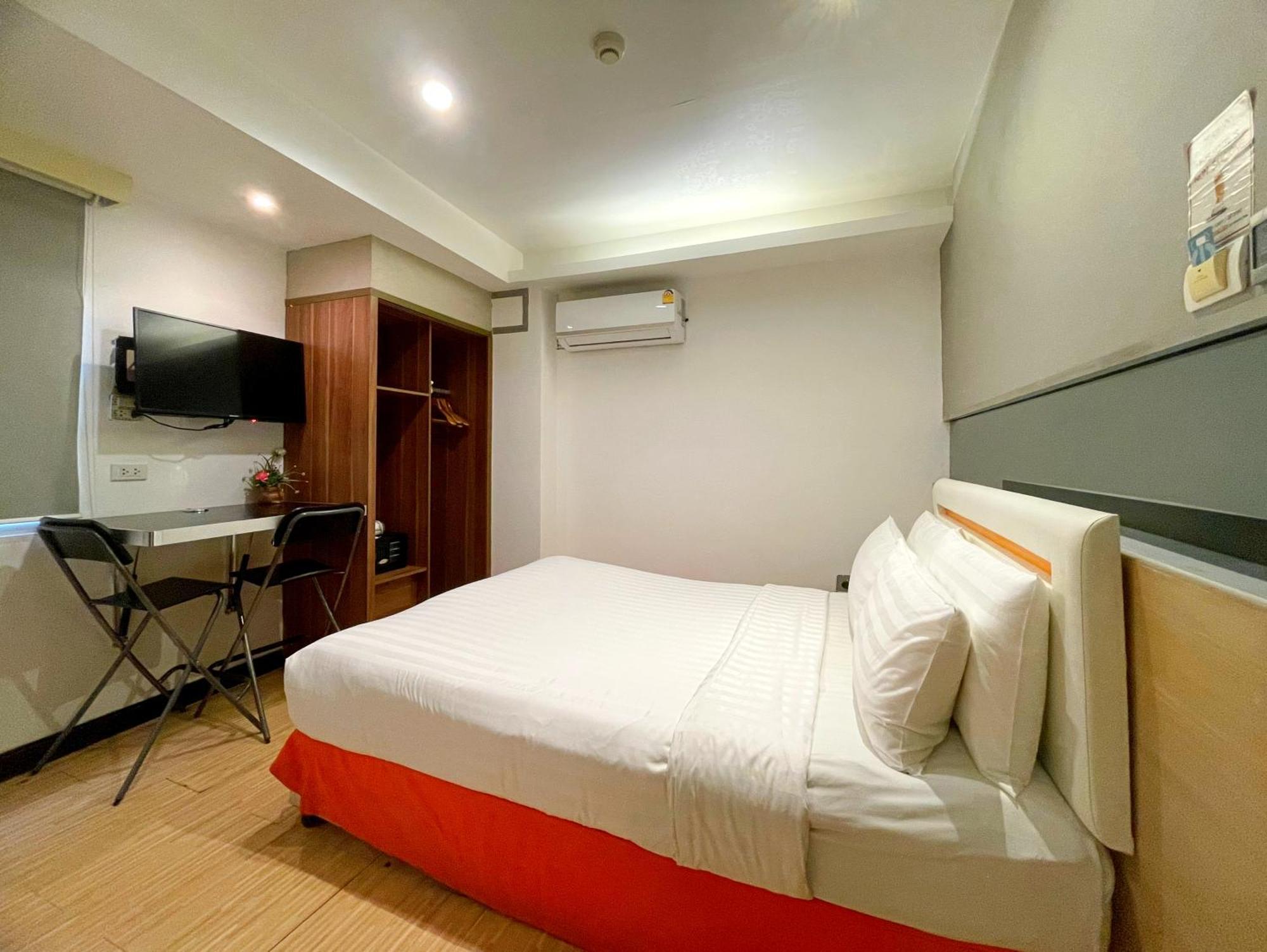 Hotel Arawana Express Phromphong Bangkok Exterior foto