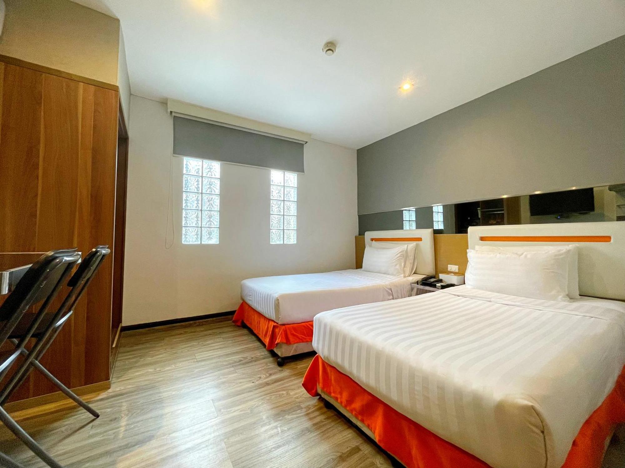 Hotel Arawana Express Phromphong Bangkok Exterior foto