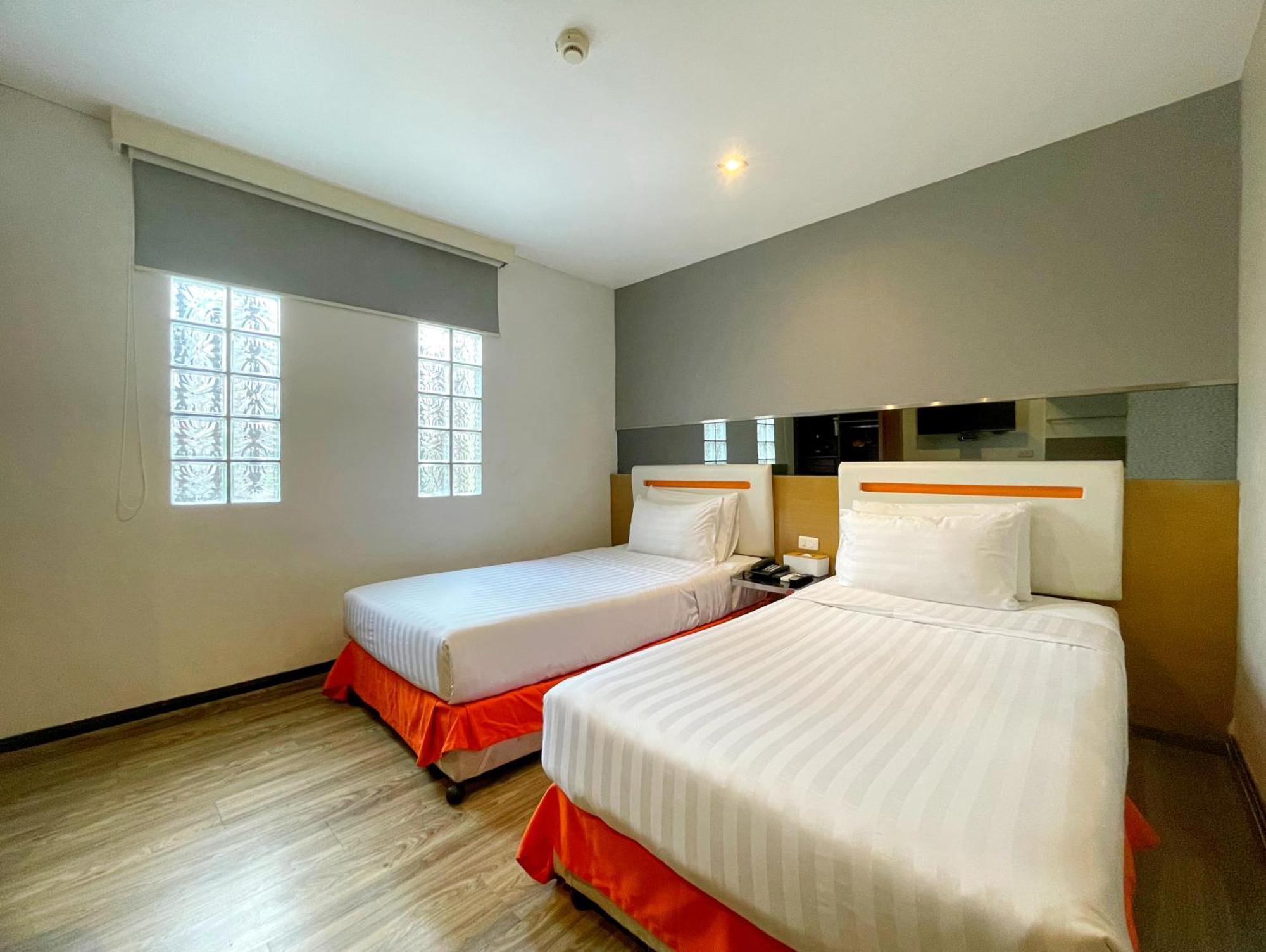 Hotel Arawana Express Phromphong Bangkok Exterior foto