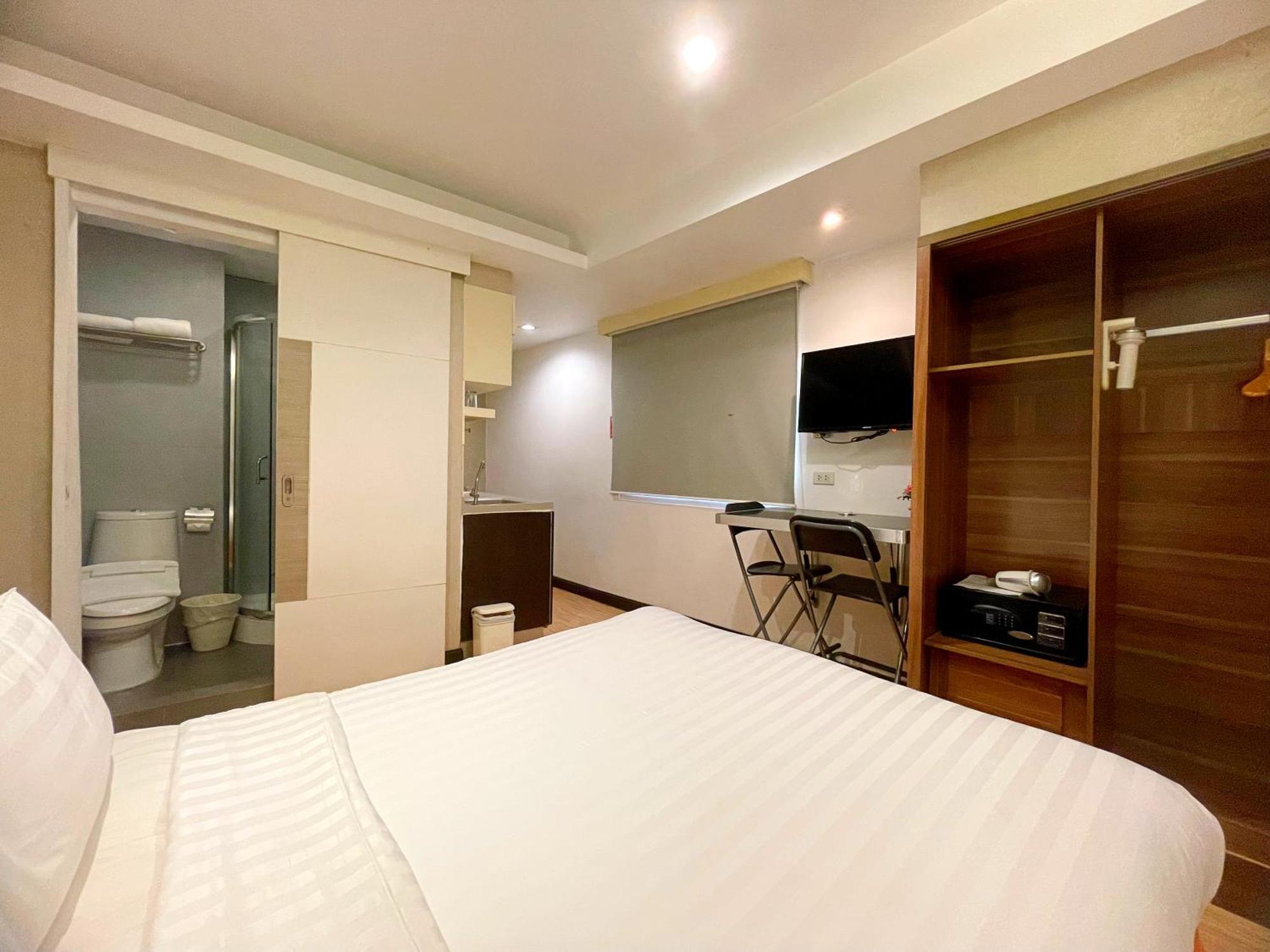 Hotel Arawana Express Phromphong Bangkok Exterior foto