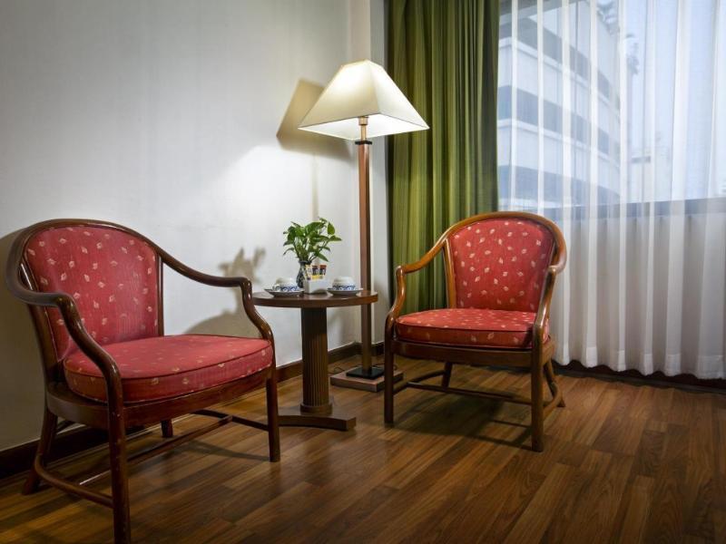 Hotel Arawana Express Phromphong Bangkok Exterior foto