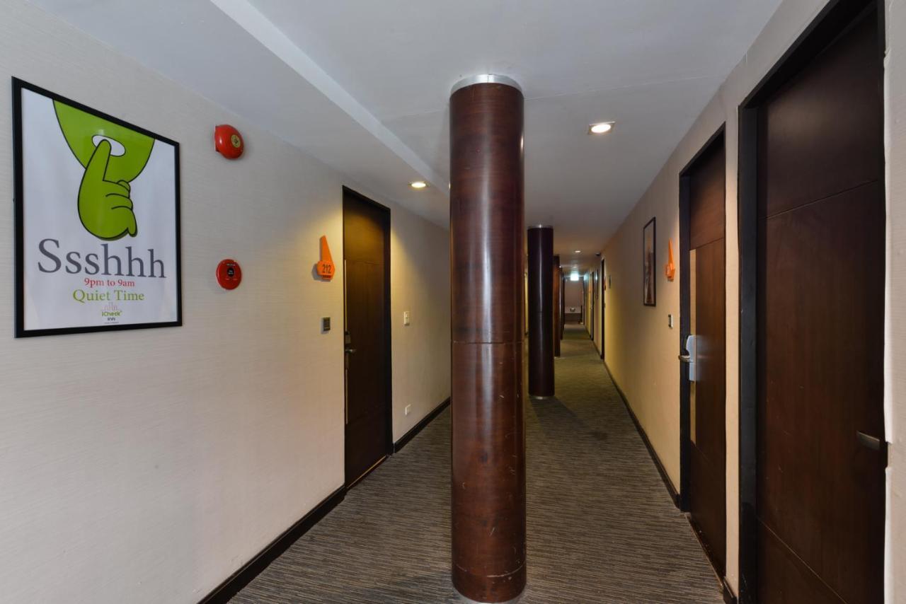 Hotel Arawana Express Phromphong Bangkok Exterior foto